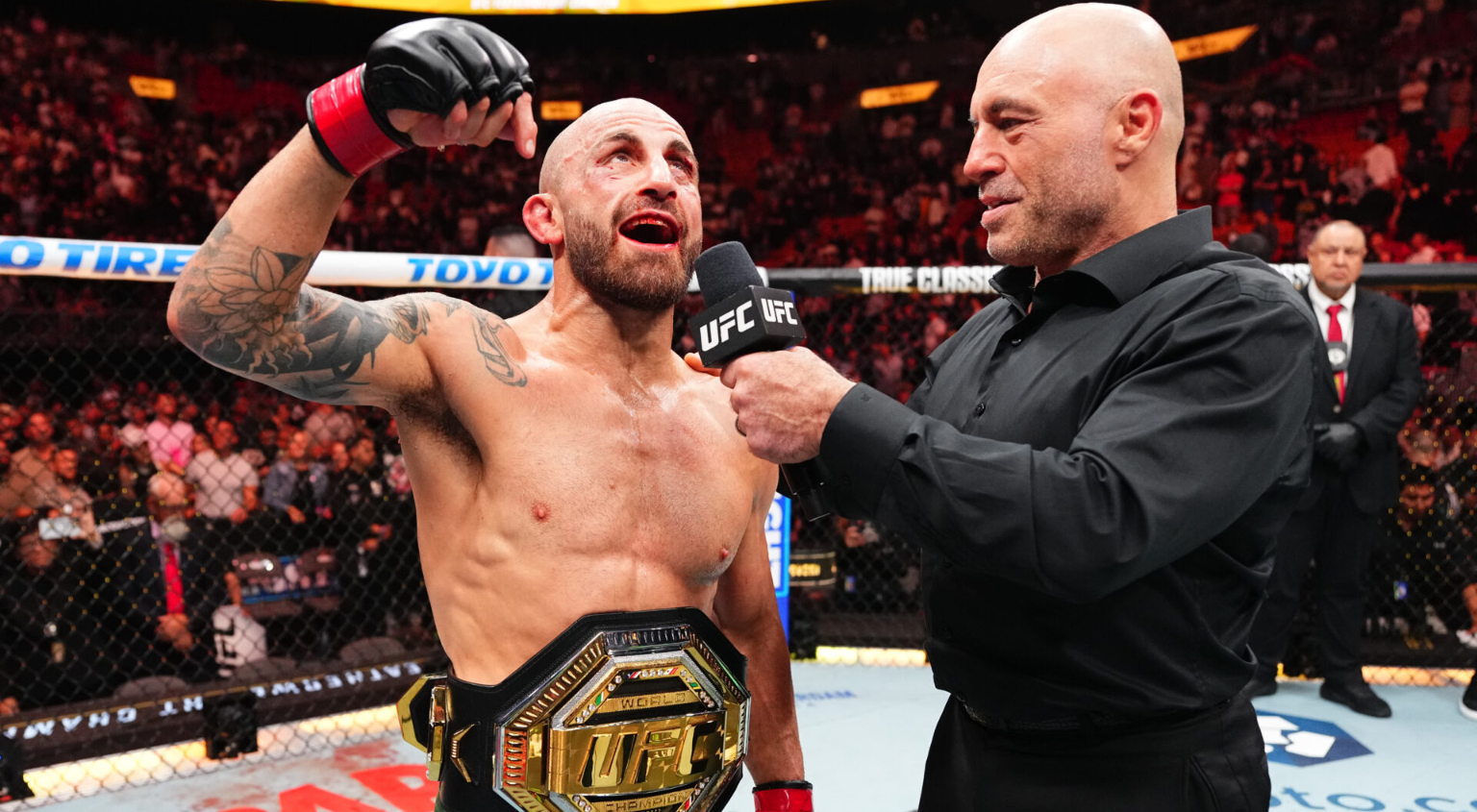 Александр Волкановски и Мовсар Евлоев перед титульным боем UFC 333 в Абу-Даби