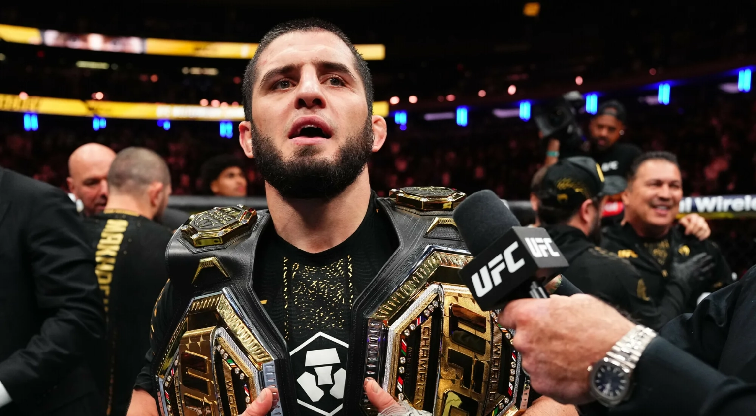 UFC 330 в Филадельфии: Махачев впервые защищает пояс полусредневеса против Гэрри